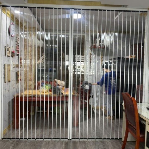 cua-xep-la-nhua-polycacbonat