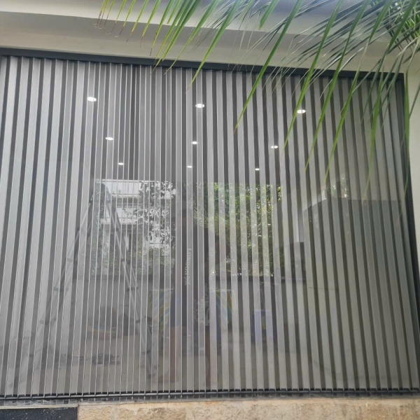 cua-xep-la-nhom-cao-cap-nhap-khau