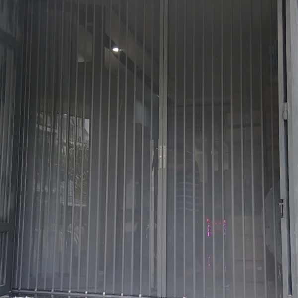 cua-xep-la-nhom-2-canh-viet-nam