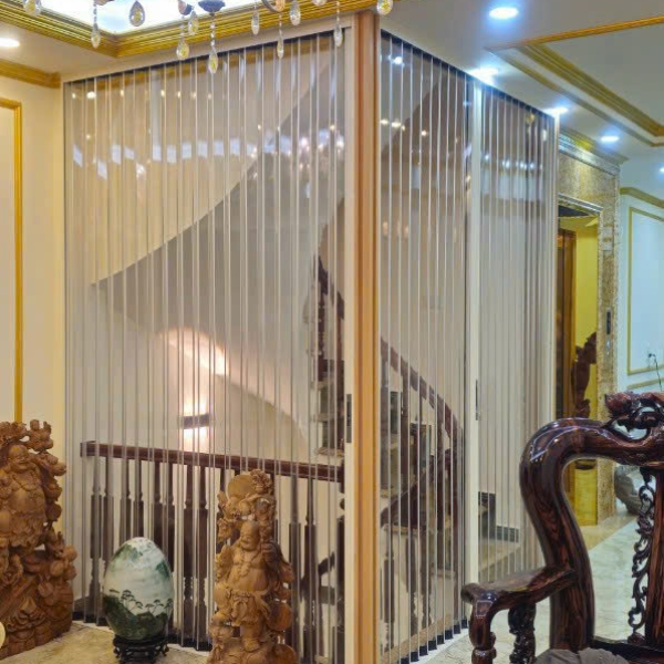 vach-ngan-trong-suot-hoa-phat